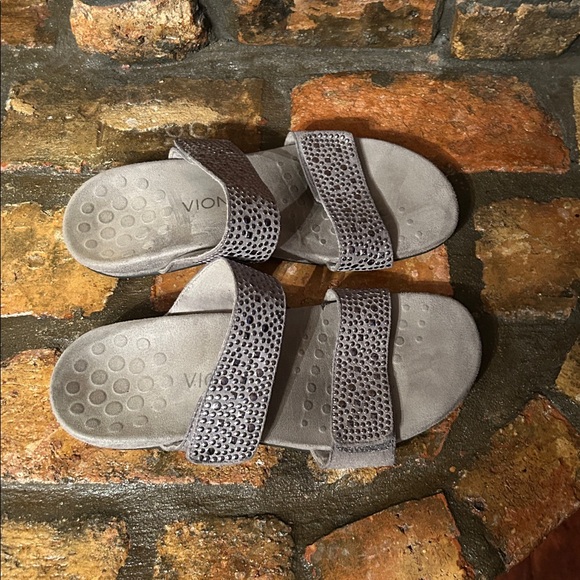 Vionic sandals. - Picture 2 of 5